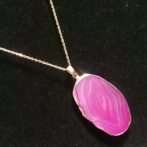 Pink Agate Pendant Necklace. 18 In Long Gold Tone Chain